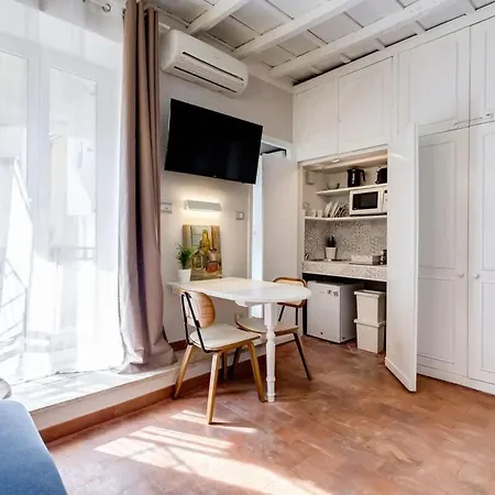 Romantic With Balcony Near Navona Square