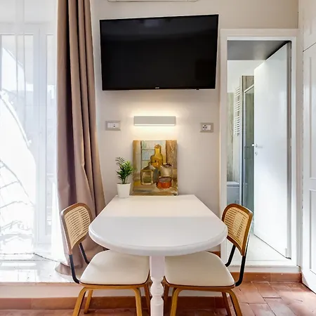 Romantic With Balcony Near Navona Square
